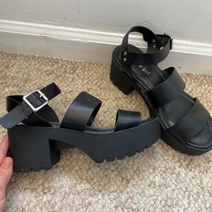 Black Madden Girl chunky heels